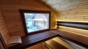 Отделка парной в бане-бочке.