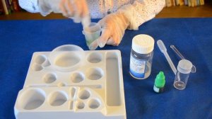 Химические опыты для детей. Лаборатория приколов. Зеленые червячки из желе.