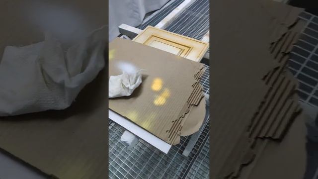 Нанесение золотой патина и финишное покрытие МДФ Акриловым лаком смотреть онлайн