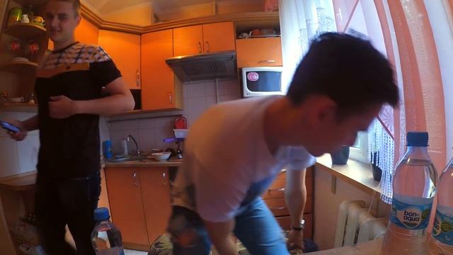 Я МОГУ ВЫПИТЬ БУТЫЛКУ ВОДЫ ЗА 1 СЕКУНДУ ЧЕЛЛЕНДЖ ГЛОТКОМ КАК ВЫПИТЬ 1 SEC WATER BOTTLE CHALLENGE смотреть онлайн