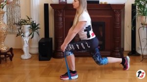 Выпады назад с резинкой