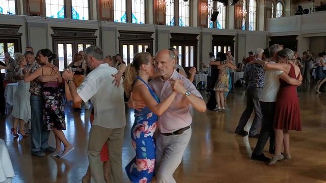 Tangotage Baden, 23.7.2022, afternoon milonga, DJ Gergana MamaLoca Boeva, part 1 - смотреть видео онлайн от «Танцевальный Импульс Счастья» в хорошем качестве, опубликованное 15 января 2024 года в 12:32:37.