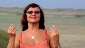 Стоит гора высокая