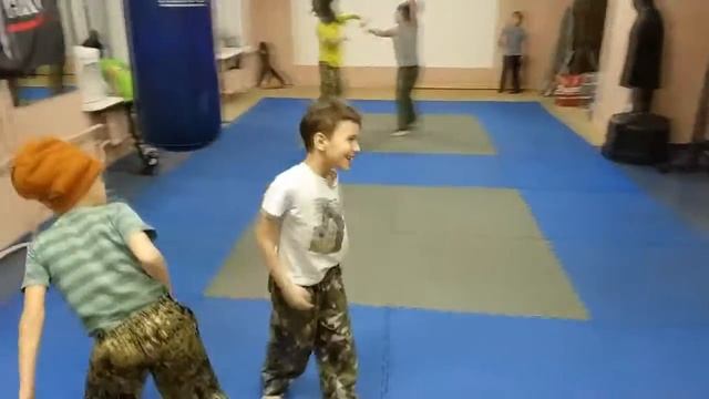 Игра "Снимание шапок" в парах. Проводит Юрий Шешуков смотреть онлайн