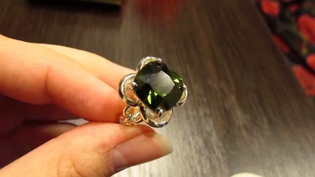 Серебряное кольцо "Зелёный оливин" смотреть онлайн