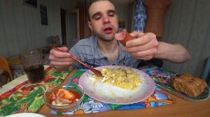 МУКБАНГ АСМР КАША ПШЕННАЯ / КОЛБАСА ПОЛУКОПЧЕНАЯ / ЯИЧНИЦА / СОУС / СЛОЙКИ/ EATING ASMR Mukbang #518