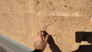 Забор отделанный натуральным туфом.