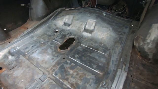 Газ 24, варим полы в багажнике. смотреть онлайн