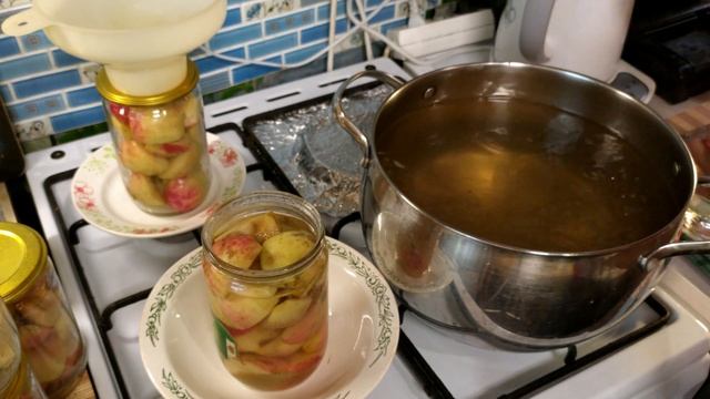Яблоки на зиму, в сиропе из детства