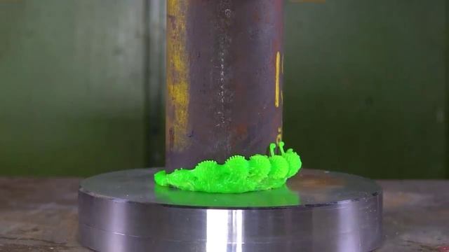 Мощность гидравлического пресса. Уникальное видео разрушения. смотреть онлайн