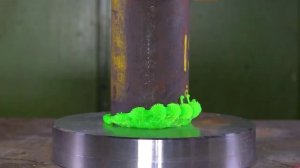 Мощность гидравлического пресса. Уникальное видео разрушения.