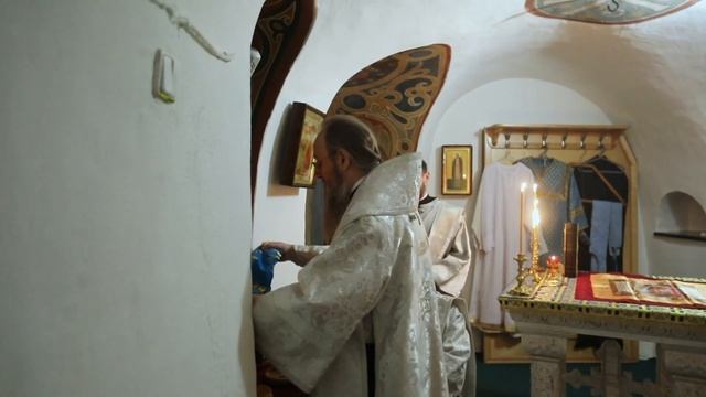 Заупокойная Литургия в Дальних пещерах Лавры в 4-ю субботу Великого Поста. смотреть онлайн