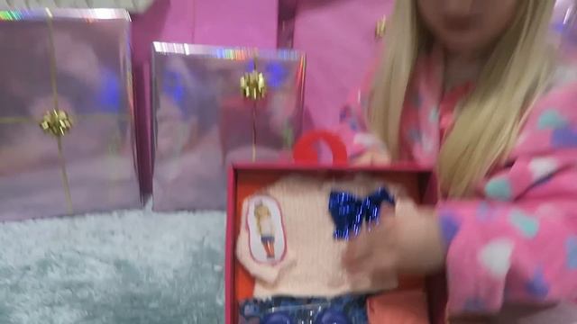 OLIVIA'S 5TH BIRTHDAY MORNING OPENING PRESENTS смотреть онлайн