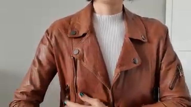 АСМР Скретчинг и таппинг по кожаной курточке/ ASMR I am scratching and tapping on my leather jacket