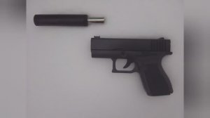 Пистолет с глушителем