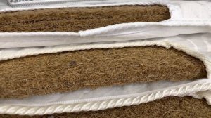 Тонкий матрас из кокосовый койры- отличный материал для придания жесткости спальному месту.