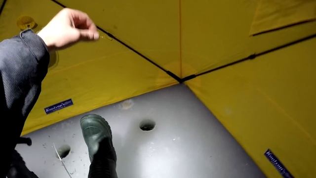 Клюнул ЛАПОТЬ КАРАСЬ!!! ЛОВЛЯ КАРАСЯ ЗИМОЙ СО ЛЬДА