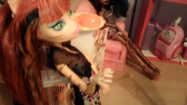 Дракулаура решила пойти в Солон смотреть онлайн