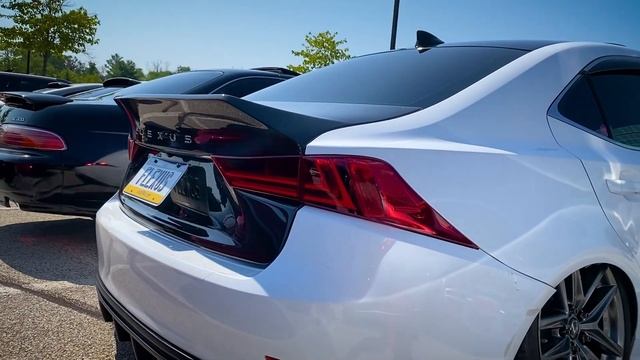 Выставка редких автомобилей из золотой эры мирового автопрома!! BMW, Ferrari, Bentley и др.