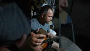 Пойдём поссым.