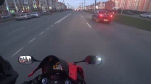 CBR 600 RR теперь со слайдерами, можно катать)