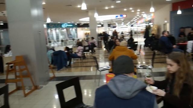 ВЕСЬ ДЕНЬ ЇМ ХОТ-ДОГИ смотреть онлайн