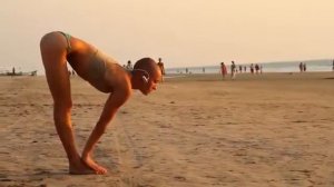 Йога на пляже Yoga on the beach
