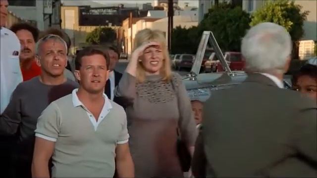 Расходитесь  Здесь не на что смотреть