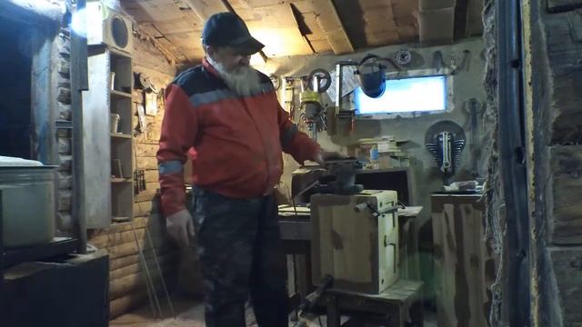 Как правильно поменять шлифшкурку на шлифмашинке Макита, делюсь своим секретом. Плюс шлифую сундучо