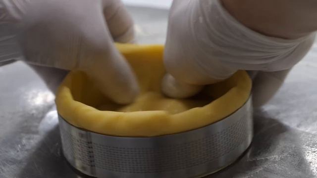 격이 다릅니다! 제과 제빵 명인의 산더미 피칸파이 Korean baking master's perfect pecan pie making - Korean street food