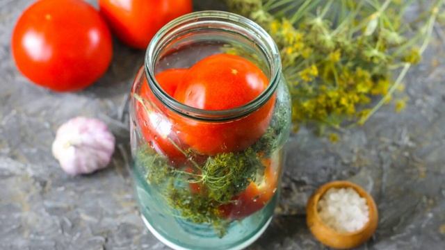 Квашеные помидоры с чесноком и зеленью