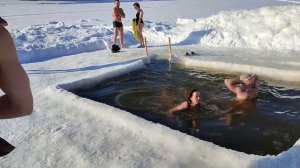 Голышом по деревеньке, Закал- бег, моржевание