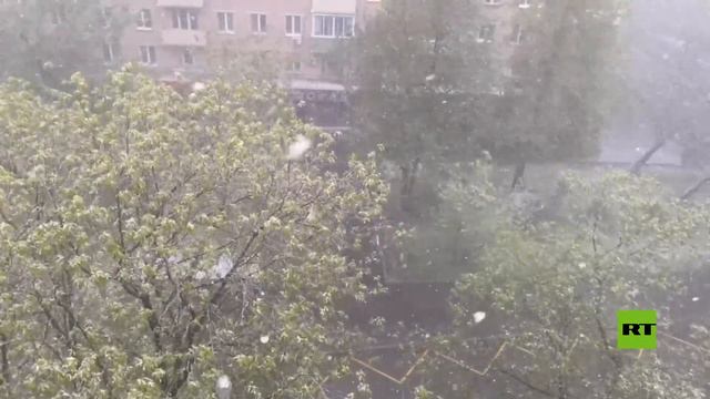 عاصفة ثلجية في نهاية الربيع.. الثلوج الكثيفة تغطي موسكو
