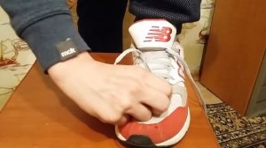 Лайфхак как завязать шнурки одной рукой