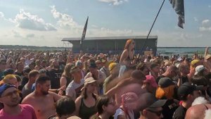 Neverlove - Лисий-кисий (Live @ Пляж 2.4 Beach stage, Челябинск. 2024.07.20)