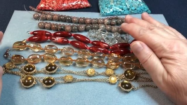 Переделка украшений для Людмилы. Часть 1. Обзор бусин и первое украшение.  Колье с кораллами.