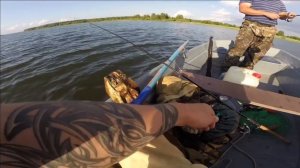 Рыбалка троллингом на Яузском водохранилище. Зимняя удочка с лодки летом