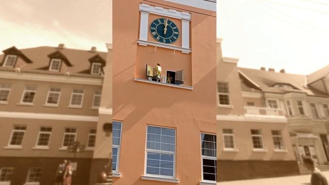 Музыкальные часы на здании ратуши в г. Гвардейске, Калининградская область.