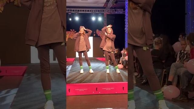 Показ основного состава Junior Models на просвещении в модели. 14.10.2021