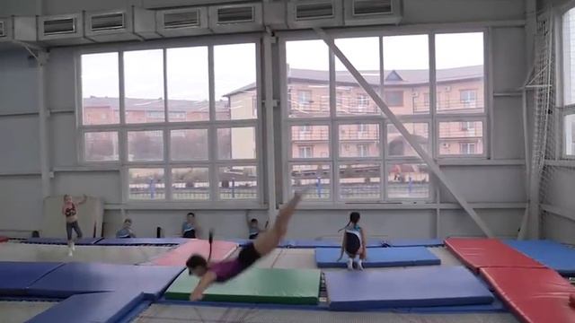 Афипский Прыжки на батуте смотреть онлайн