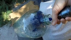 Как быстро вымыть банку с узким горлышком. Рабочий проверенный способ.
