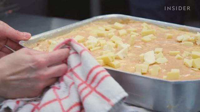 London’s Most Authentic Cockney English Breakfast At E. Pellicci | Legendary Eats смотреть онлайн