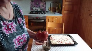 У нас дождь , печём пиццу и болтаем