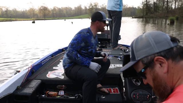 Jacob Wheeler vs Adrian Avena 1v1 Pro Bass Shootout Challenge ft. Martin смотреть онлайн