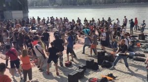 DZvlog. Музыкальный флеш-моб в парке Горького Bon Jovi "It's my life"