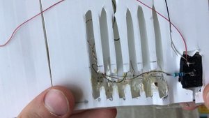 Фонарь светодиодный на зарядке от солнечной батарее с литиевым аккумулятором из подручных материало