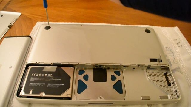 How to Upgrade Your RAM to 8GB on Late 2008 Apple Macbook смотреть онлайн