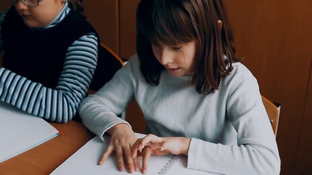 Книжки на дотик: писати шрифтом брайля смотреть онлайн