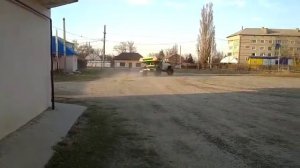 Уаз с разбрасывателем удобрений