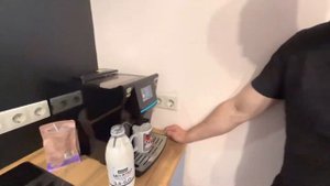 Готовлю молотый кофе без кофеина в кофемашине.